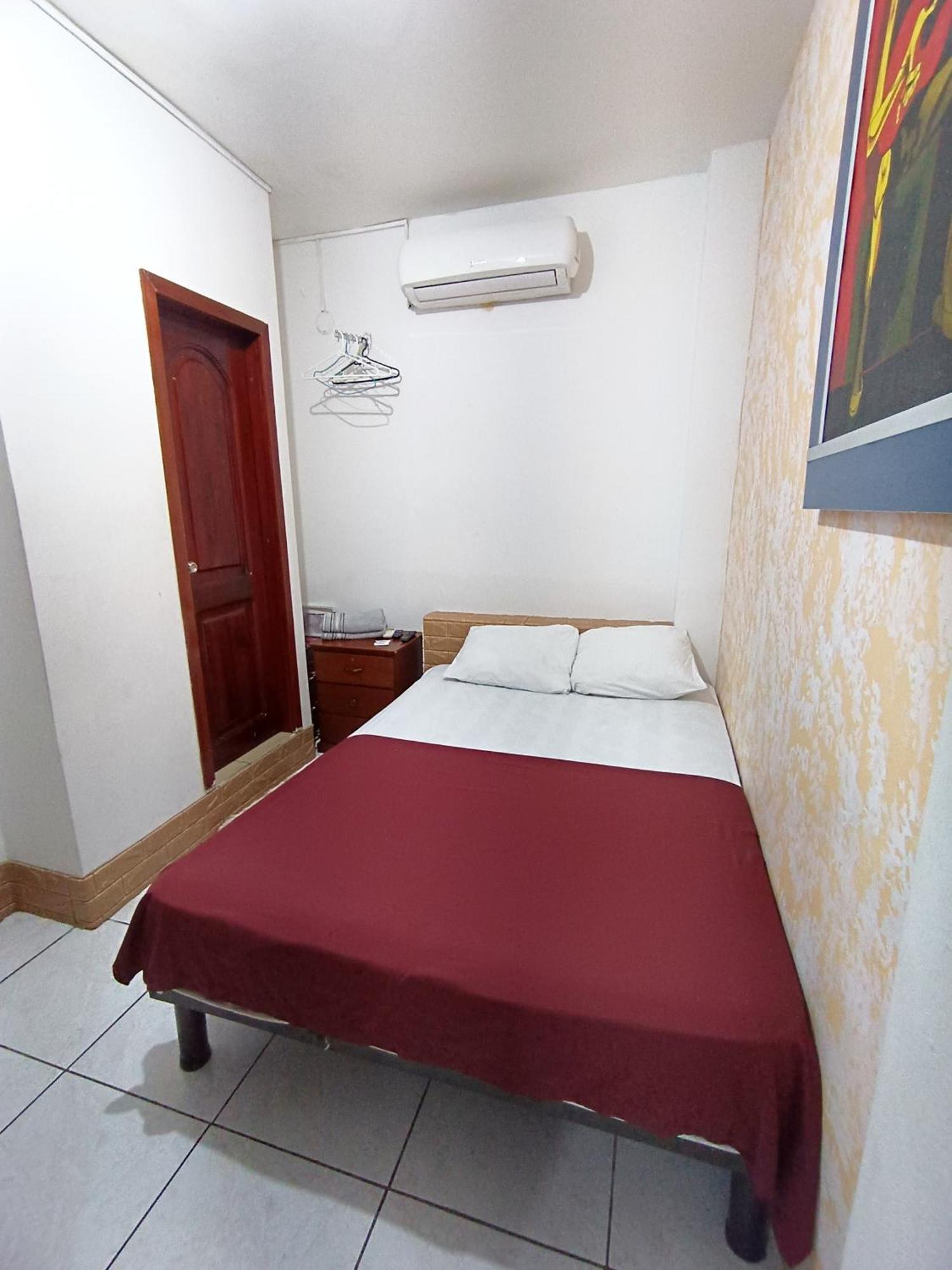 Hostal Venecia -Tu Casa En Manta. Room photo